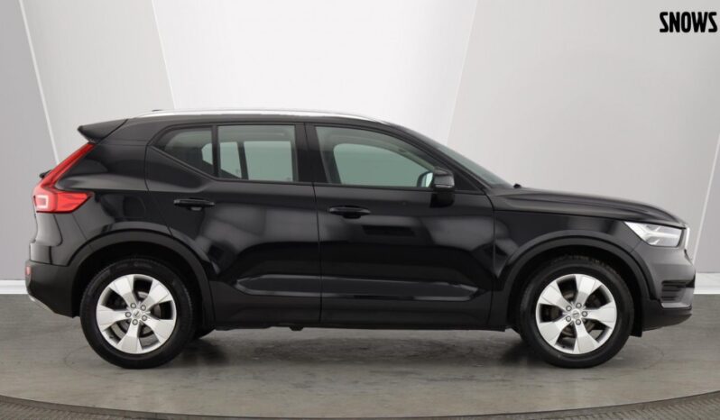 Used Volvo XC40 Momentum, T3 Manual full