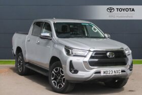 Used Toyota Hilux 2.8 D-4D Invincible Auto 4WD Euro 6 (s/s) 4dr