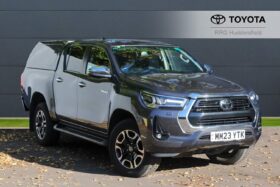 Used Toyota Hilux 2.8 D-4D Invincible Auto 4WD Euro 6 (s/s) 4dr