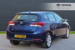 Used Toyota Auris 1.8 VVT-h Icon CVT Euro 6 (s/s) 5dr (Safety Sense) full