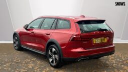 Used Volvo V60 Cross Country Pro, B5 AWD mild hybrid full