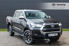 Used Toyota Hilux 2.8 D-4D Invincible Auto 4WD Euro 6 (s/s) 4dr